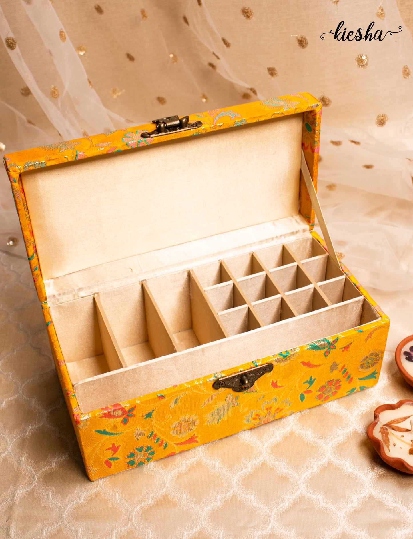 Adaa Makeup Box