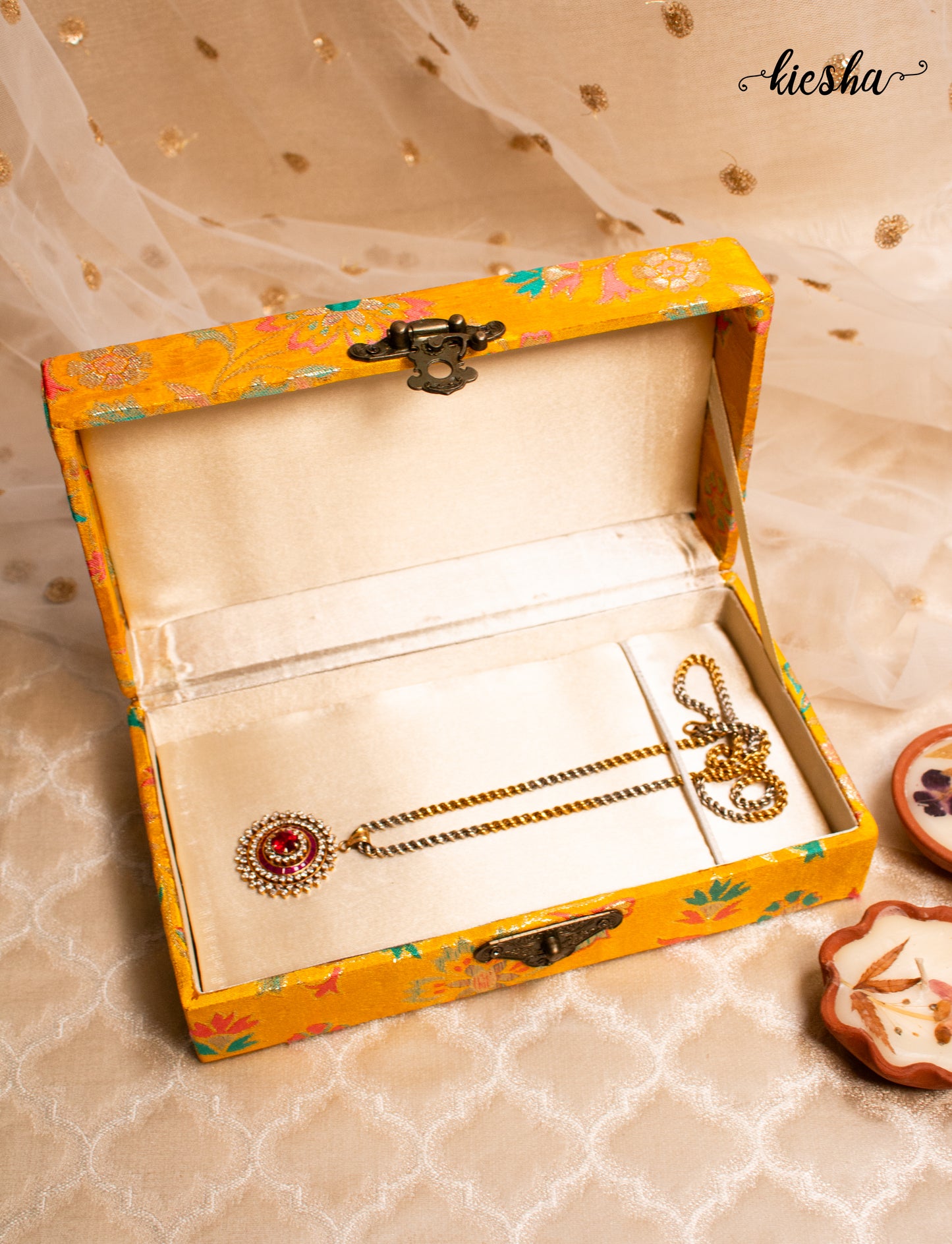 Adaa Chain/Pendant Box