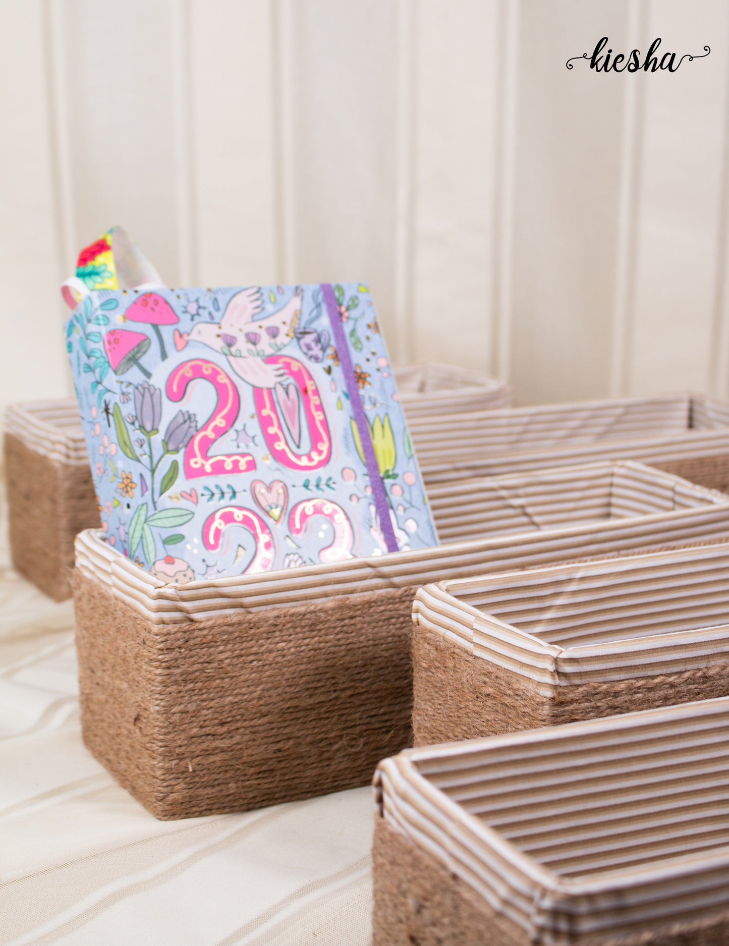 Magazine Stripes Organiser