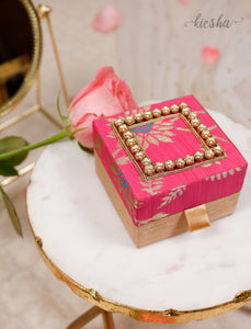 Noor Ring | Coin Box